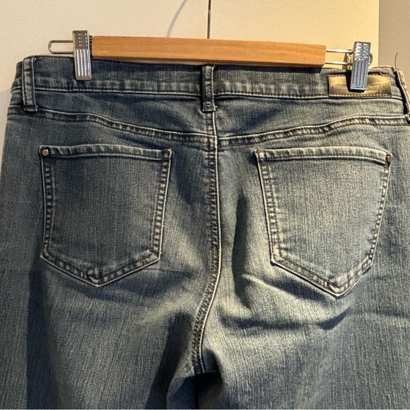 DKNY Jeans - Picture 8 of 8